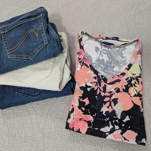 Maternity Floral V-Neck Top and Denim Jeans Set